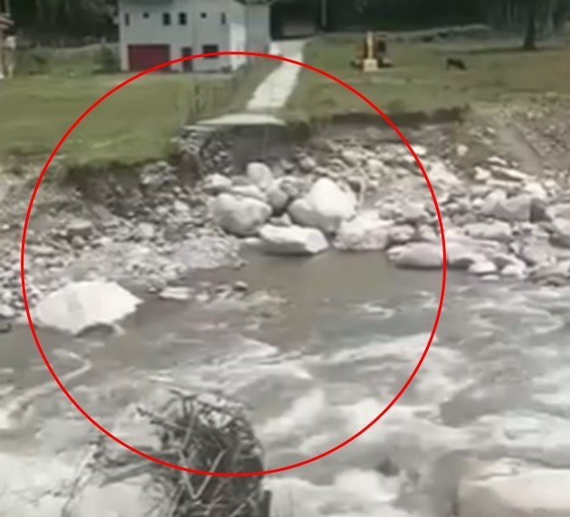 Diario Frontera, Frontera Digital,  Páramo, ,Actualmente existe un paso provisional de alto riesgo, que desaparece cada vez que el río aumenta su caudal.,Vecinos de San Emigdio reclaman solución urgente tras destrucción 
del puente por crecida del río Chama