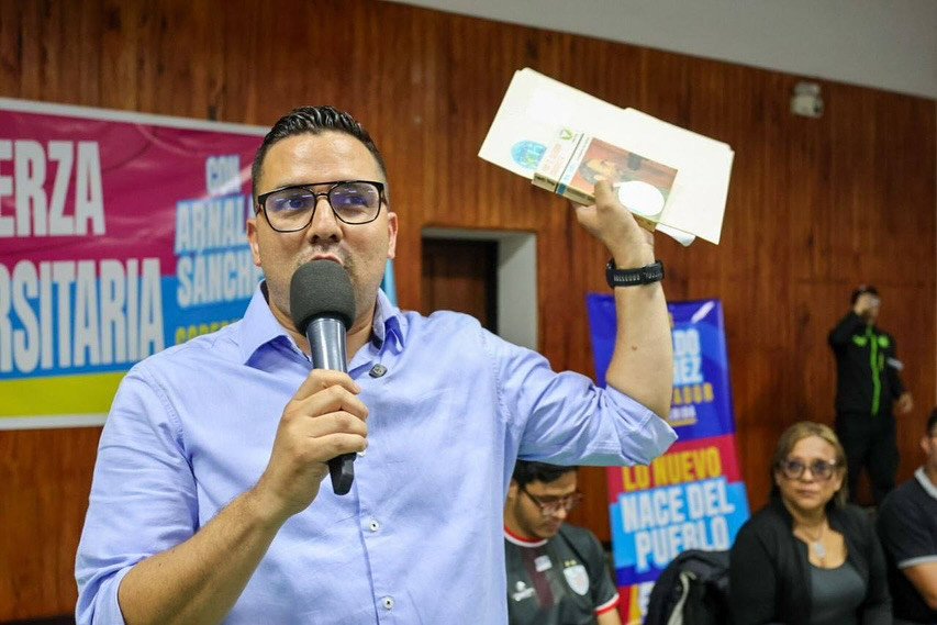  Politica, 