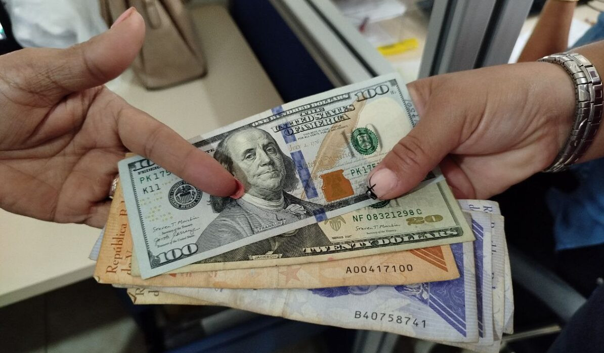 Diario Frontera, Frontera Digital,  Nacionales, ,Ecoanalítica: Un 84 % de transacciones se hace en bolívares y un 16 % en dólares