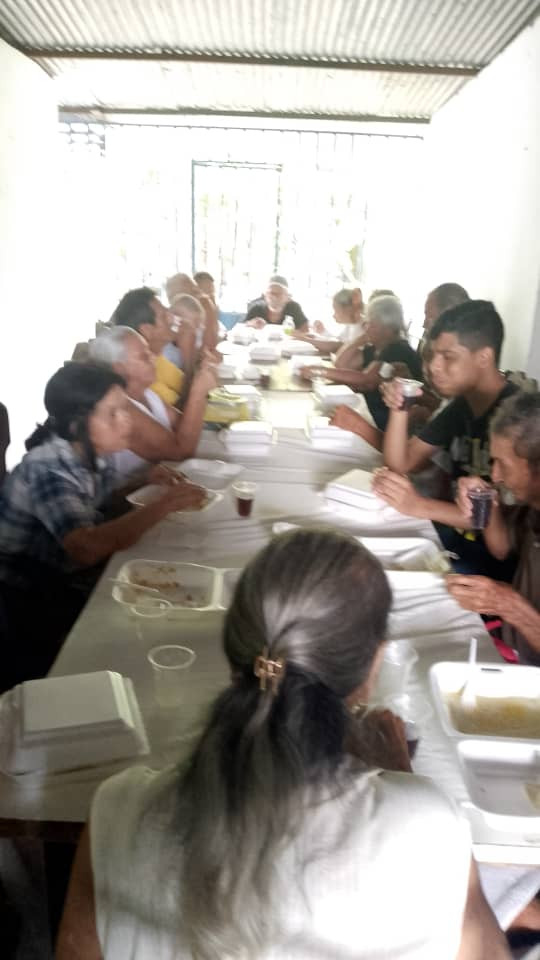 Diario Frontera, Frontera Digital,  El Vigía Panamericana, ,Maryloly Rivas, vocera de la organización no gubernamental, agradeció la colaboración de propietarios, directivos, técnicos, obreros y personal administrativo de Polar,Empresas Polar compartió un almuerzo navideño con los abuelos de 
“Queremos Ayudar” en Mucujepe