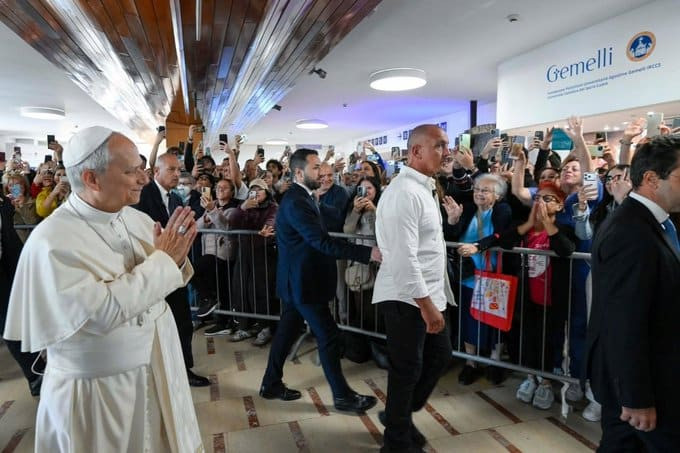 Diario Frontera, Frontera Digital,  Internacionales, ,El papa León XIV entra caminando al hospital antes de ser operado del pulmón