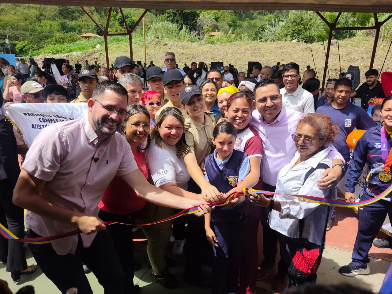 Diario Frontera, Frontera Digital,  Deportes, ,A la actividad asistió el presidente del Concejo municipal de Libertador, Diego Armando Romero, junto a los concejales de la entidad, quienes reafirmaron su compromiso con el desarrollo e impulso de estas acciones en beneficio del pueblo merideño,Concejo Municipal de Libertador respalda inauguración de cancha en Los Curos