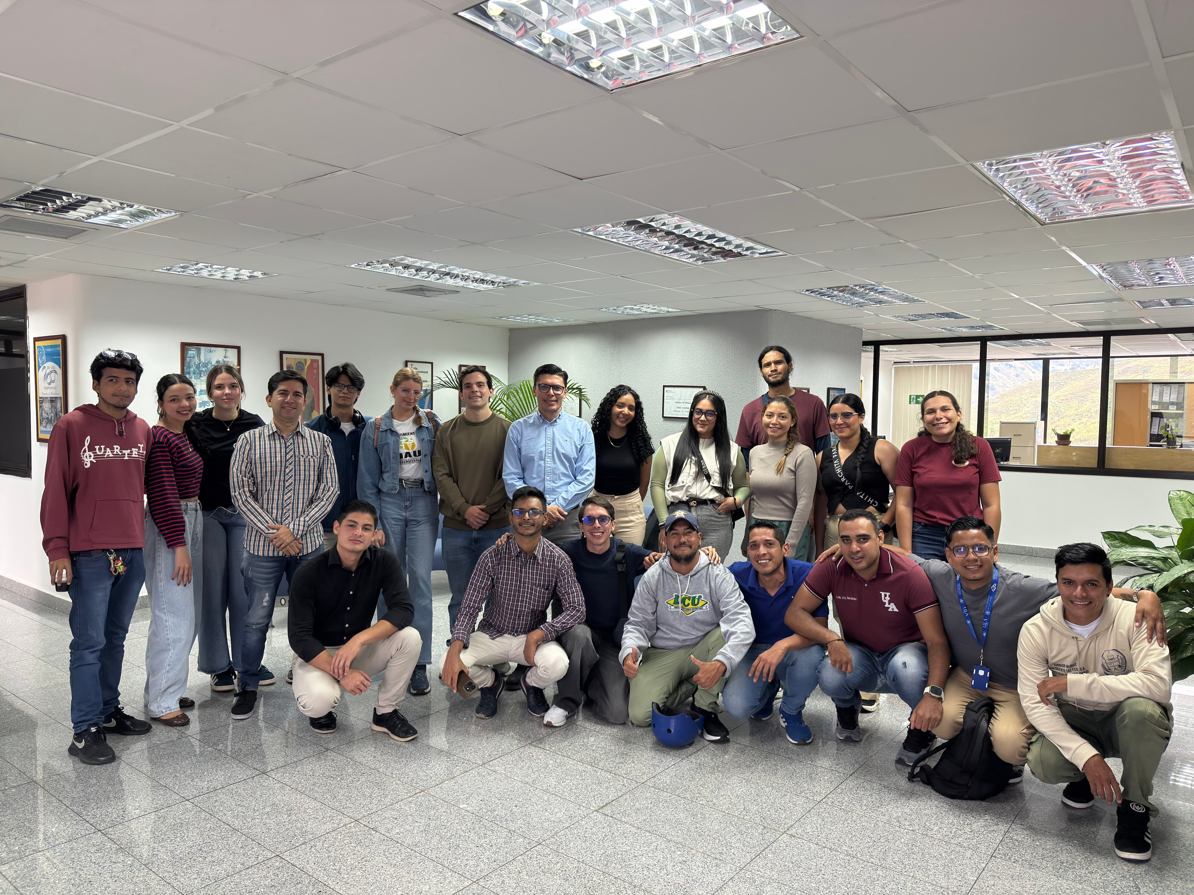 Diario Frontera, Frontera Digital,  Regionales, ,Los líderes juveniles coincidieron en que la elección debe realizarse este 11 de noviembre, subrayando que los estudiantes serán protagonistas de un proceso que marcará el inicio de una nueva etapa para la universidad,Virgilio Castillo presentó Plan Operativo Electoral a 
12 movimientos estudiantiles de Mérida