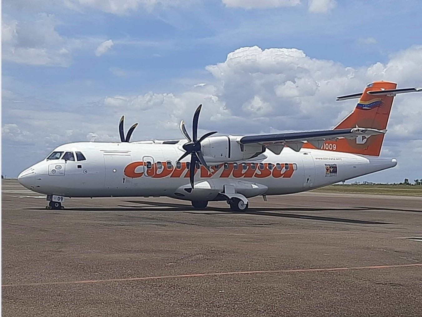 Diario Frontera, Frontera Digital,  Regionales, ,Este es el ATR 42 de CONVIASA, (siglas YV 1009),   según los expertos, uno de los modelos de avión que puede operar sin dificultad en el aeropuerto Alberto Carnevali de Mérida,A 80 años del aeropuerto Alberto Carnevali 
y 18 años del 518 de Santa Bárbara airlines