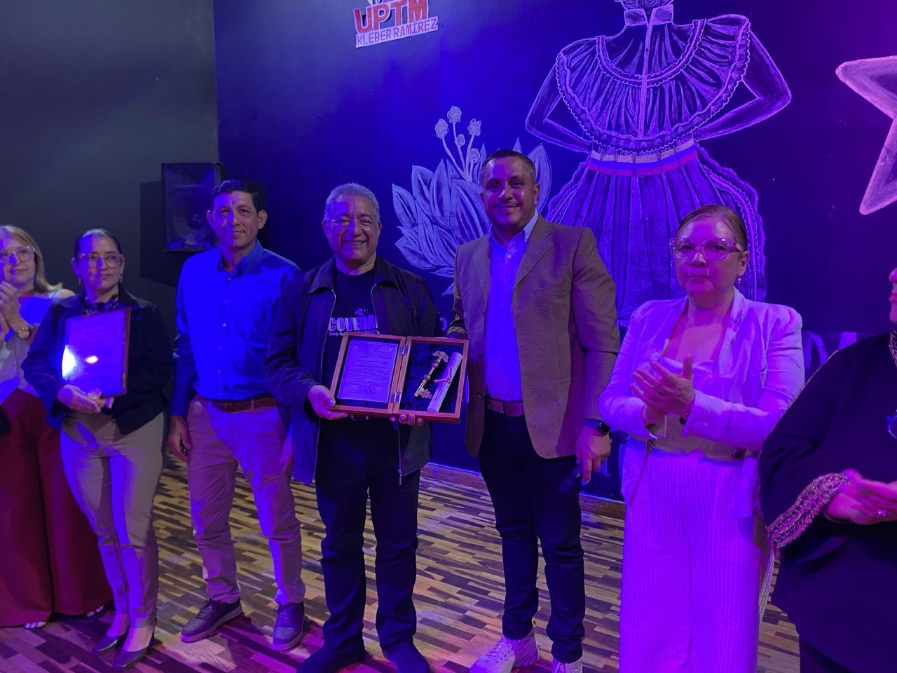 Diario Frontera, Frontera Digital,  Mocoties, ,Alcalde Víctor Bustamante entregó la Llave de la Ciudad de Zea a la insigne Maestra Sixta Yolanda Moreno