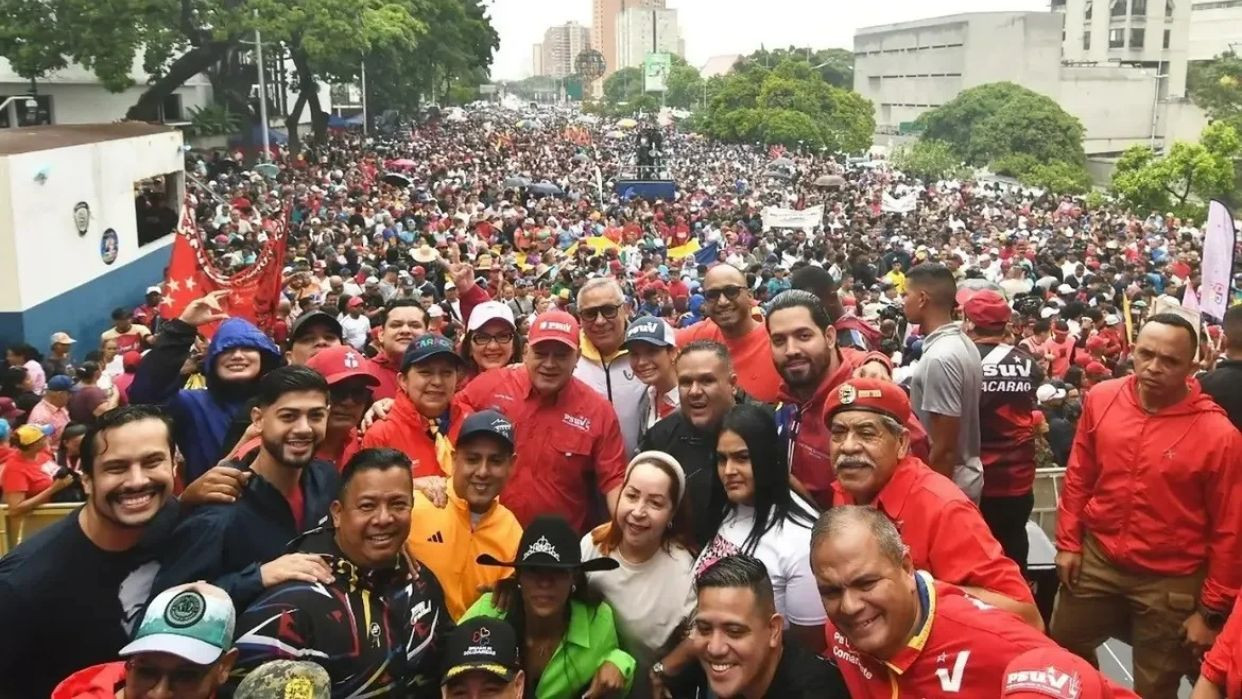 Diario Frontera, Frontera Digital,  Politica, ,"La tarea de ahora es seguir sumando con nuestra presidenta al frente, es seguir sumando todos los días", expresó Cabello en la marcha convocada para conmemorar los 14 años de la última victoria electoral de Chávez,Diosdado Cabello pide prepararse para cualquier reto electoral