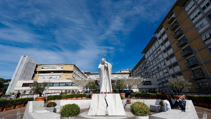 https://test.fronteradigital.com.ve/La salud del Papa: una buena recuperación del pulmón operado