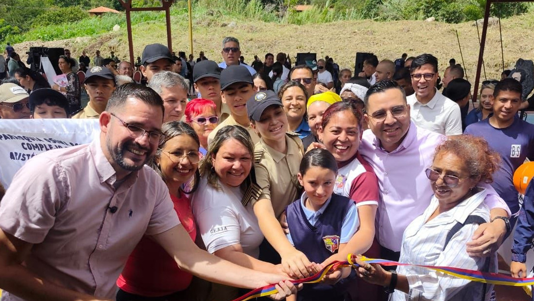https://test.fronteradigital.com.ve/Concejo Municipal de Libertador respalda inauguración de cancha en Los Curos