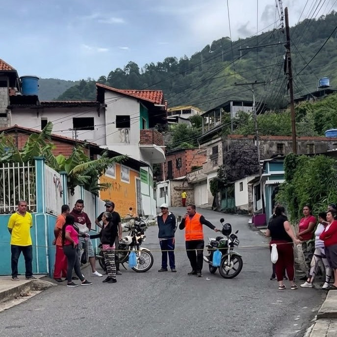 Frontera Digital, Diario Frontera, Habitantes de Quebrada Blanca en Tovar cierran vía en protesta por colas de combustible