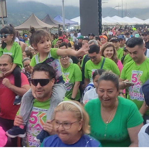 Frontera Digital,  Deportes,  Con rotundo éxito y masiva participación de casi 10 mil personas 
se realizó la Caminata Nocturna por la Paz y la Vida en Mérida