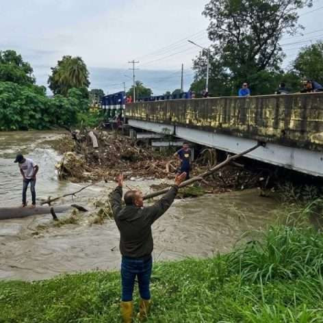 Frontera Digital,  Nacionales,  Colapsó puente recién inaugurado tras fuertes lluvias en Portuguesa
