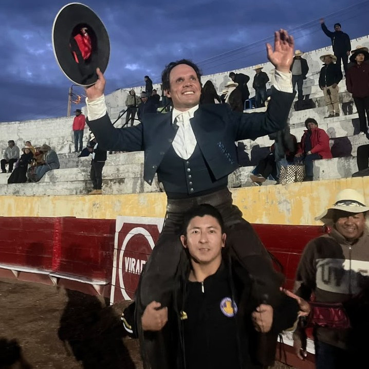 Frontera Digital, Diario Frontera, Francisco Javier Rodríguez a hombros en Viraco