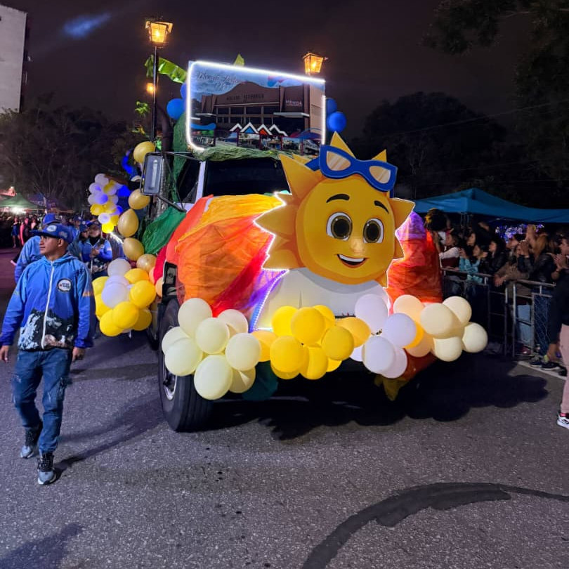 Diario Frontera, Frontera Digital,  Regionales, ,Mérida brilló en su desfile nocturno para el regocijo familiar