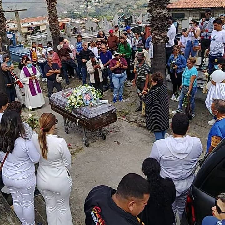 Frontera Digital,  Sucesos,  Multitudinario último adiós a Walter Jaimes: Familia y gremio periodístico claman justicia en Mérida
