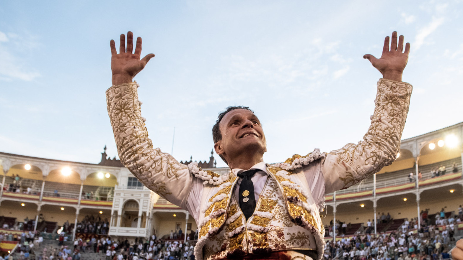 https://test.fronteradigital.com.ve/Desconcertante salida a hombros de un Ferrera de dos caras, tras una cornada grave a Ureña