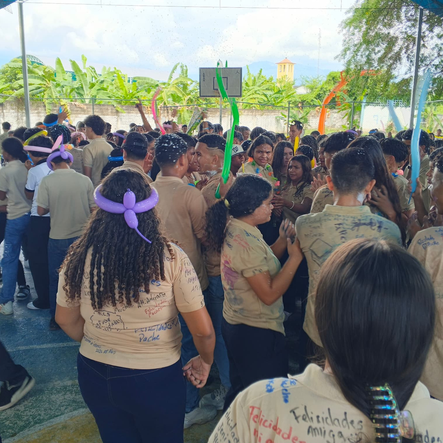 Frontera Digital,  El Vigía Panamericana,  El último timbre: Estudiantes de 5to año se despiden de las aulas en el Sur del Lago