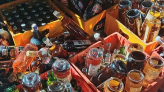 https://test.fronteradigital.com.ve/Retuvieron cajas de cerveza y licor seco en licorería de El Taparo en El Vigía