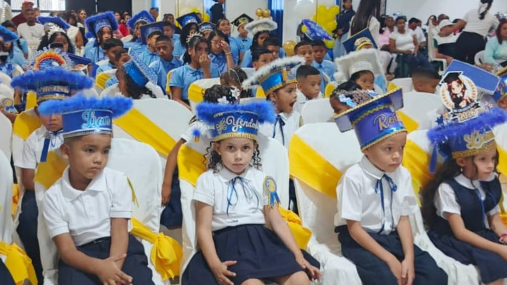 https://test.fronteradigital.com.ve/Primera dama de Sucre acompaña promoción escolar en la parroquia 
Rómulo Gallegos y motiva a los estudiantes hacia su nueva etapa