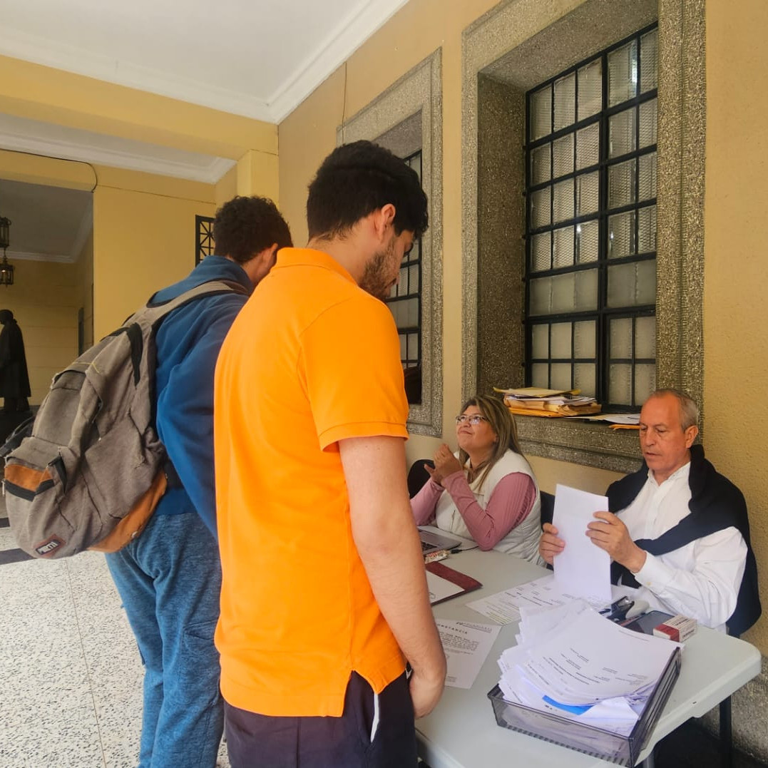 Frontera Digital,  Regionales,  Graduandos del 7 de agosto retiran pergaminos en la ULA