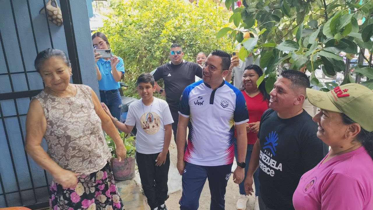 Diario Frontera, Frontera Digital,  Regionales, ,La visita al sector Las Mesitas incluyó la entrega de sillas de ruedas y andaderas a personas de bajos recursos. Los beneficiarios habían solicitado estos apoyos mediante el sistema 1x10 del Buen Gobierno. Además, el gobernador escuchó las inquietudes y necesidades de las familias,Gobernador Arnaldo Sánchez promueve ahorro energético