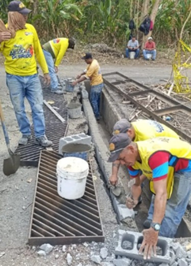 Diario Frontera, Frontera Digital,  El Vigía Panamericana, ,Subrayó que la ejecución de las labores tienen una semana de duración. Contaron con la activación de nueve personas, 70 bloques de cemento, siete pacas de cemento, más 60 tobos de arena,Gobierno de Alberto Adriani inició recuperación de alcantarilla en Camino Real de El Vigía