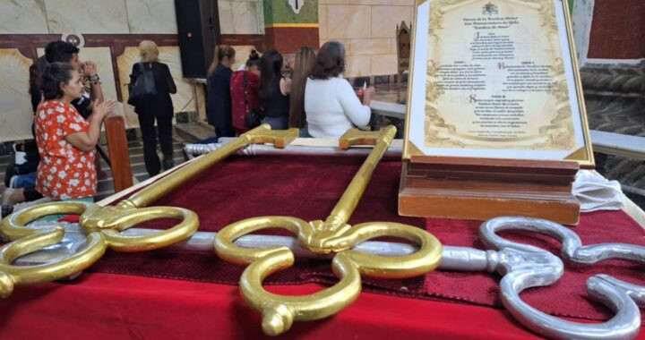 Diario Frontera, Frontera Digital,  Regionales, ,Al finalizar la celebración, el padre Olivo León, párroco y rector de la Basílica, expresó su agradecimiento a todas las personas que hicieron posible la elaboración de los símbolos basilicales y a quienes han contribuido con los trabajos de recuperación, adecuación y embellecimiento del templo.,Basílica Menor San Buenaventura presentó y bendijo sus símbolos basilicales