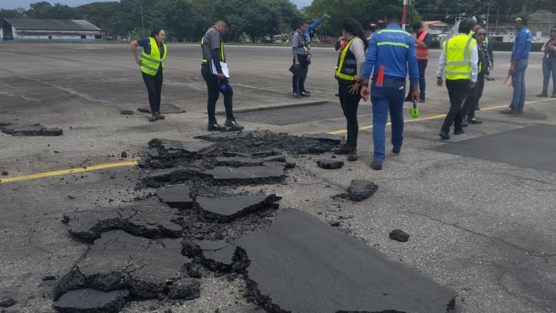https://test.fronteradigital.com.ve/Daños en la pista del aeropuerto “Juan Pablo Pérez Alfonso” 
tras operación de vuelo comercial