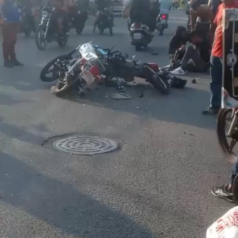 Frontera Digital,  Sucesos,  Dos motorizados heridos al impactar de frente en El Vigía