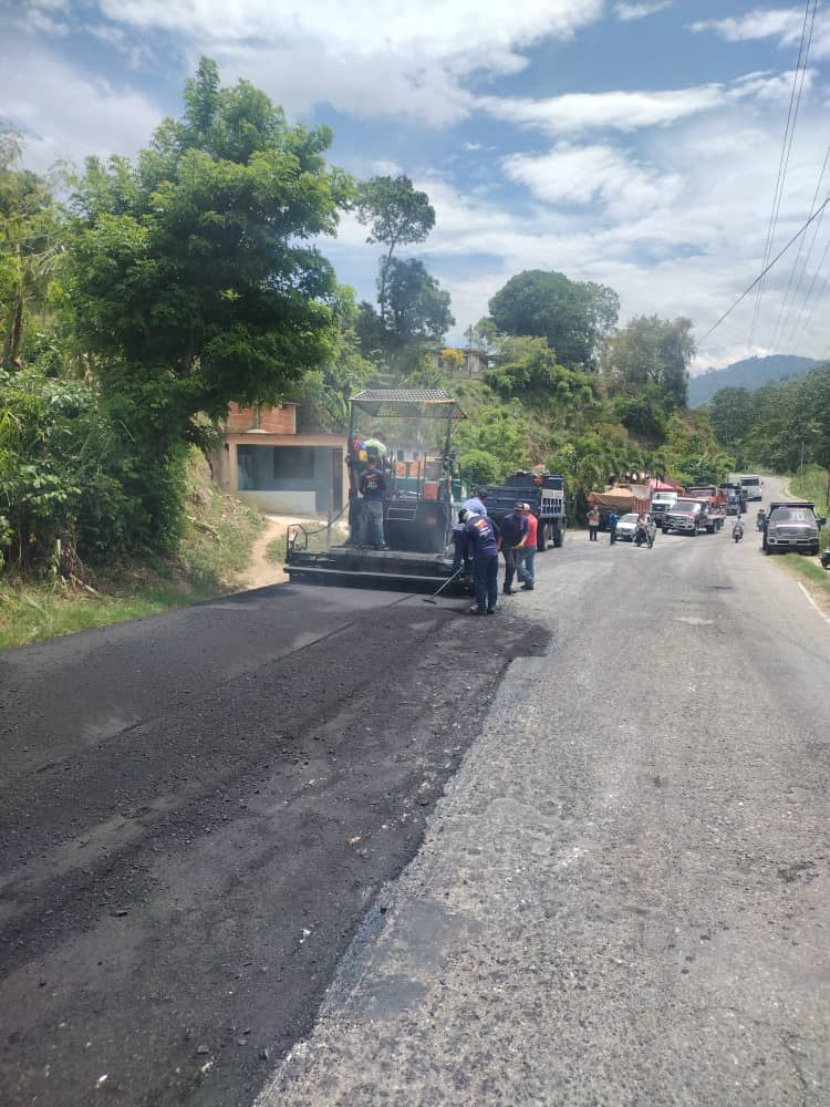 Diario Frontera, Frontera Digital,  Mocoties, ,El mandatario local agradeció el apoyo unificado para materializar respuestas efectivas en materia de infraestructura vial,Gobierno bolivariano vertió 80 toneladas de asfalto en Pinto Salinas