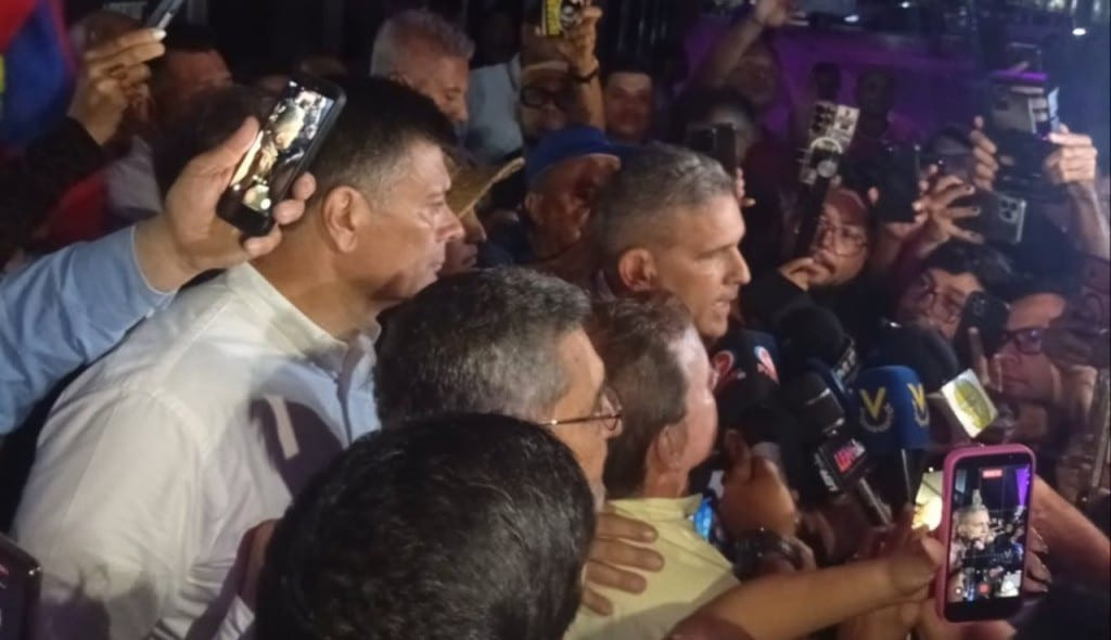 Diario Frontera, Frontera Digital,  Nacionales, ,Javier Oropeza al salir del tribunal: Seguimos, no nos doblegan