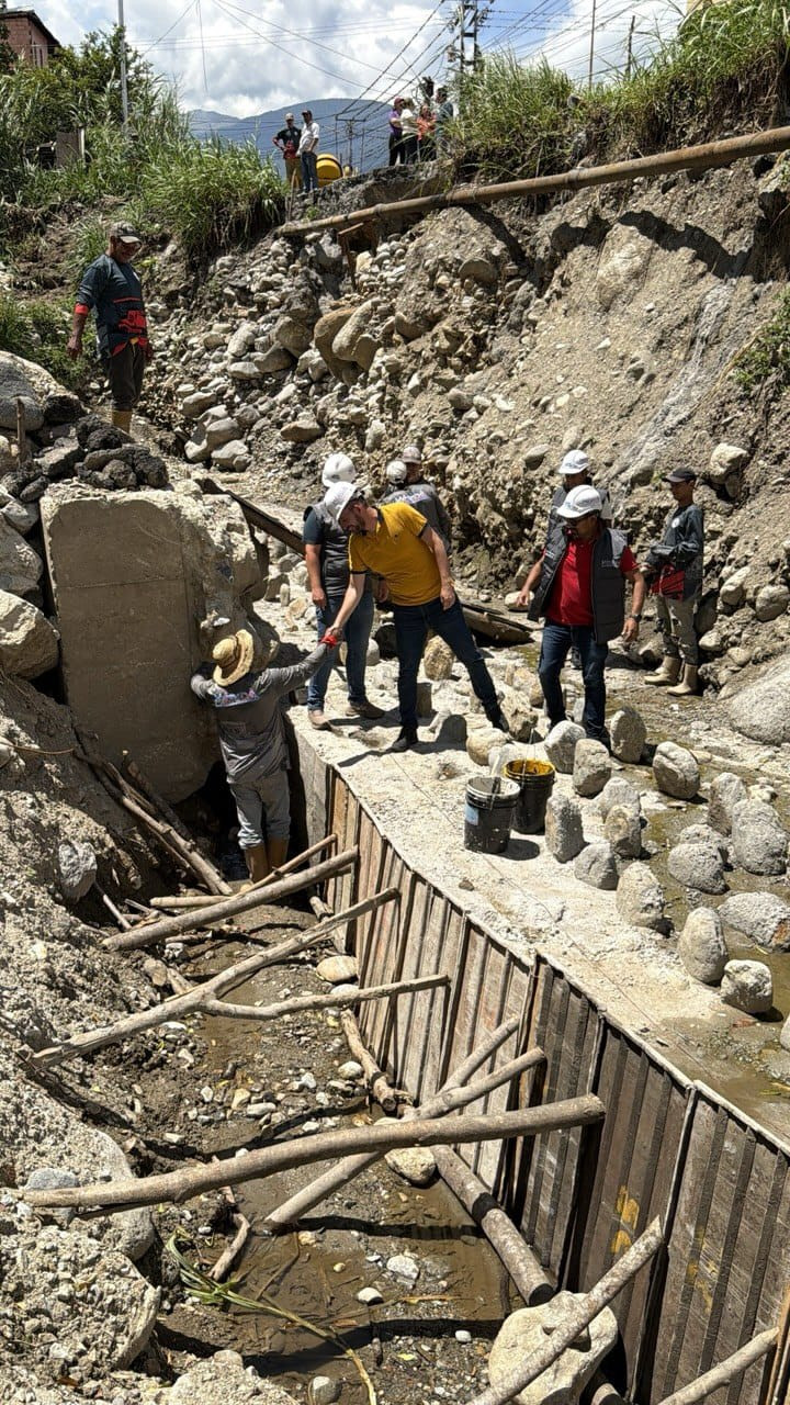 Diario Frontera, Frontera Digital,  Regionales, ,Obras de rehabilitación vial en el sector La Linda, perteneciente a la Comuna Entre Ríos en la parroquia Lasso de la Vega,Alcalde Nelson Álvarez inspeccionó construcción 
de muro ciclópeo para recuperar la vialidad en La Linda