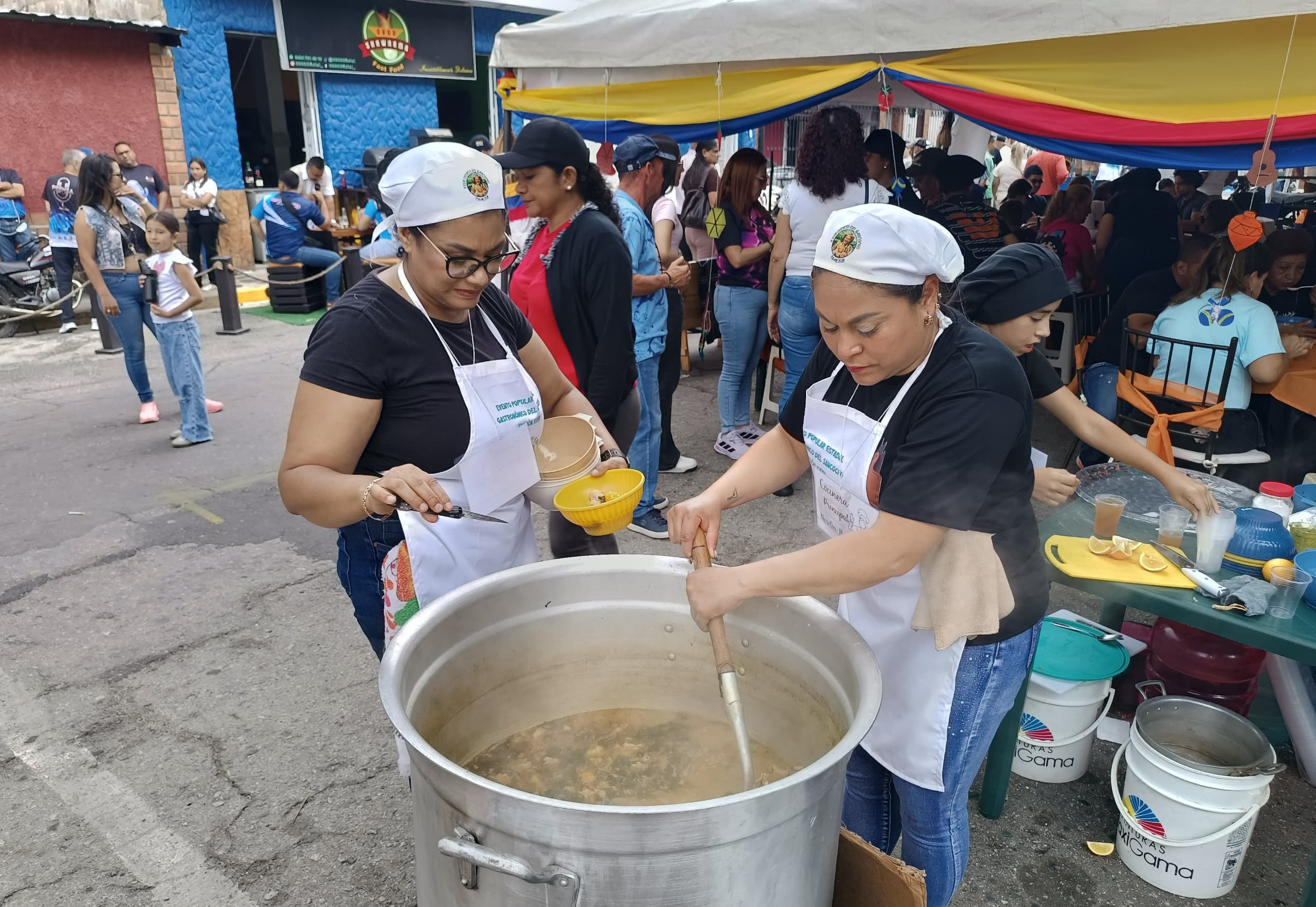 Diario Frontera, Frontera Digital,  Regionales, Mocoties, ,El evento, realizado en la plazuela tovareña, congregó a 42 participantes que prepararon más de 4.000 litros de sancocho, convirtiendo la jornada en un verdadero encuentro de tradición y sabor,El Festival Gastronómico del Sancocho celebró su XXVII 
edición en la 183° Feria Internacional y Turística de Tovar