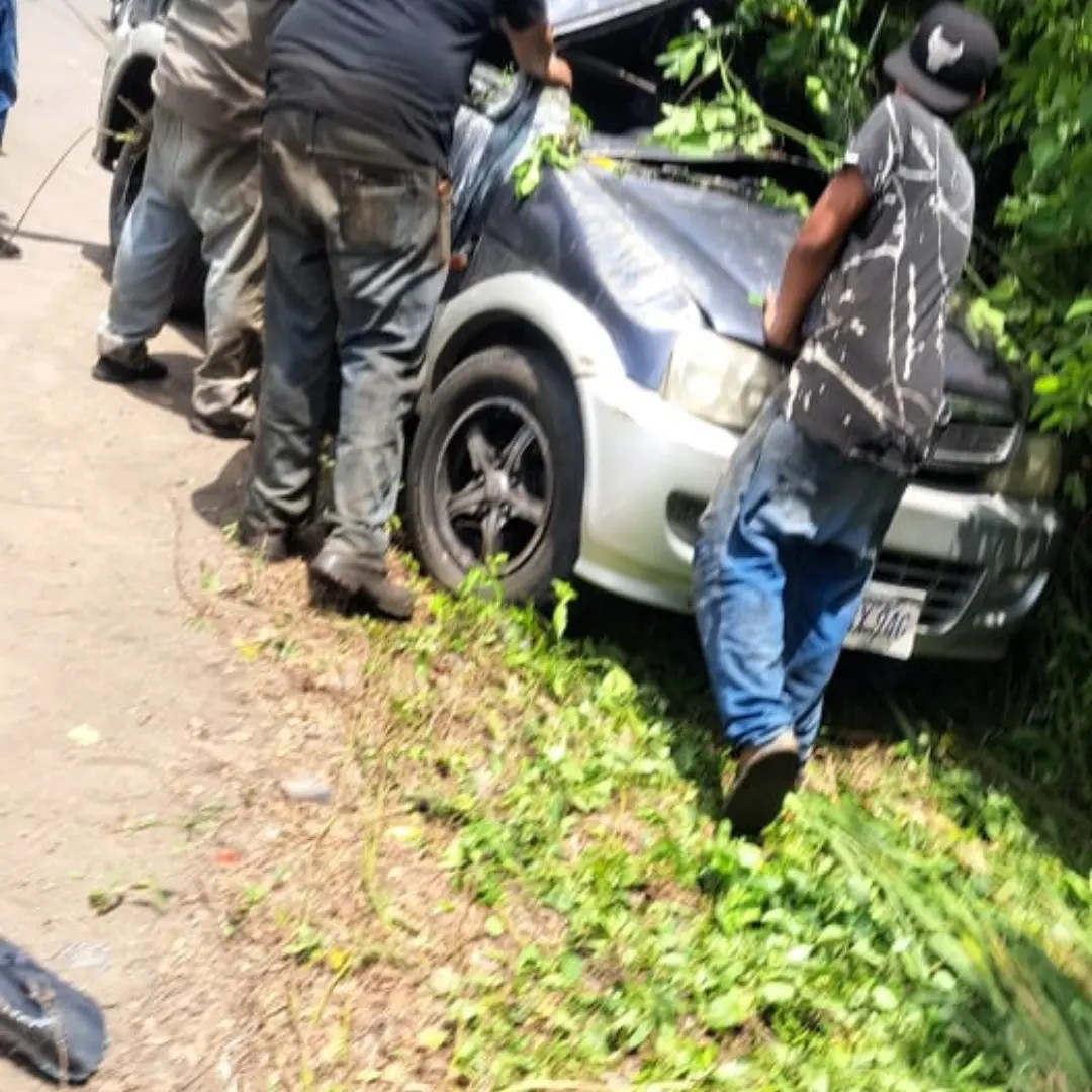 Frontera Digital, Diario Frontera, Pésimo estado de la carretera provocó vuelco de camioneta en Alberto Adriani