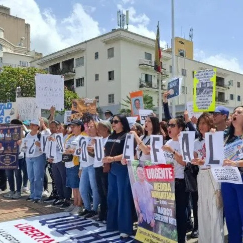 Frontera Digital,  Nacionales,  Familiares de presos políticos tras consignar documento en Miraflores: “No hay voluntad para atender los casos”