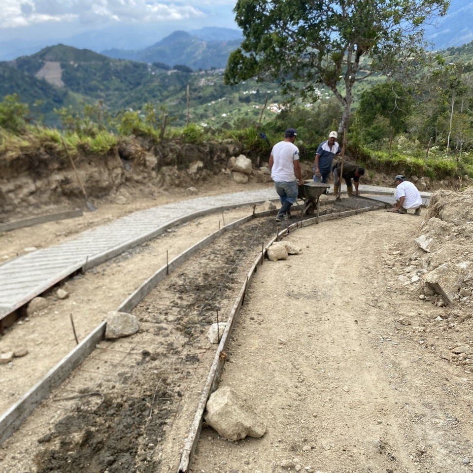 Frontera Digital,  Mocoties,  Alcaldía de Zea y comunidad de La Varita ejecutan labores conjuntas de bacheo y pavimentación