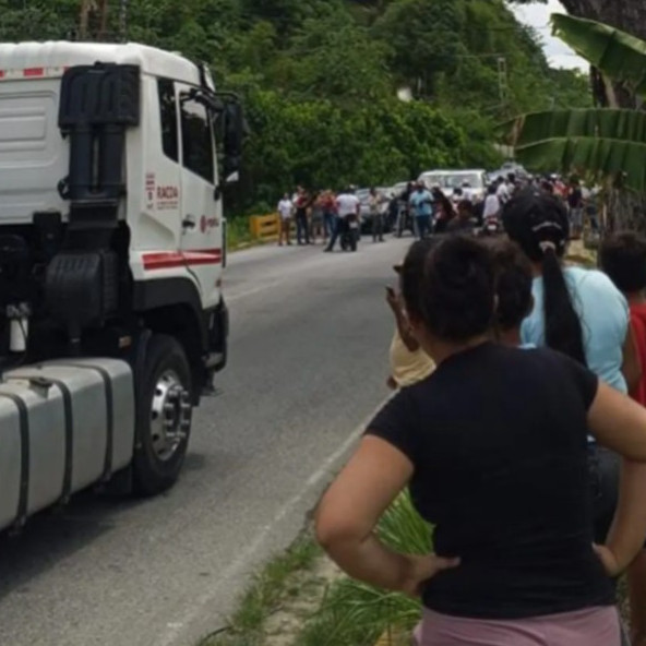 Frontera Digital,  El Vigía Panamericana,  Trancan puente La Blanca por constantes apagones en El Vigía